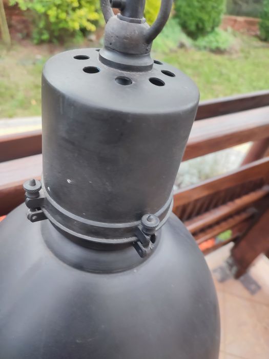 Metalowe lampy wiszące