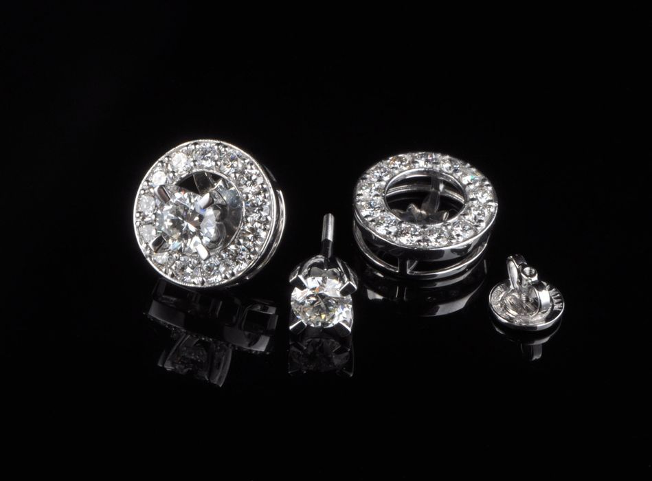 Серьги пусеты из белого золота с бриллиантами