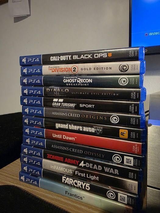 Sprzedam PS 4 Pro 1.tb Plus 13 Gier