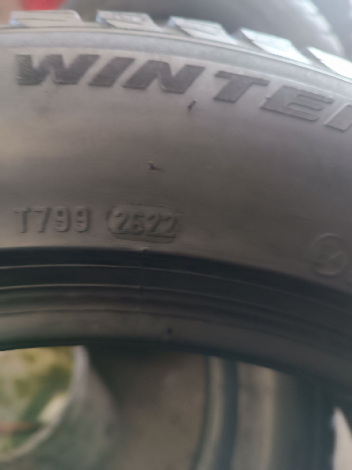 Sprzedam prawie nowe opony Pirelli 225/55 r17