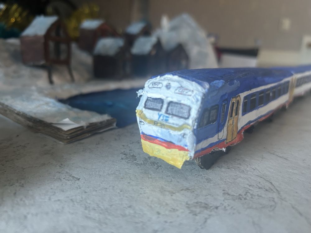 Електричка ЕР9М «Kyiv City Express» з картону