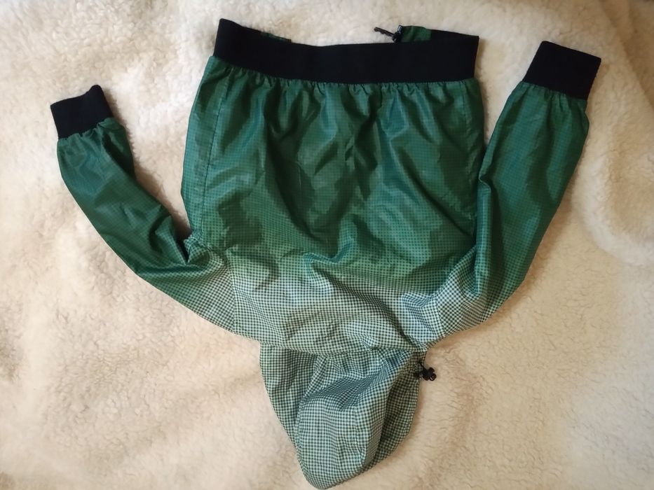 kurtka rozm 134 wiatrówka  Reserved