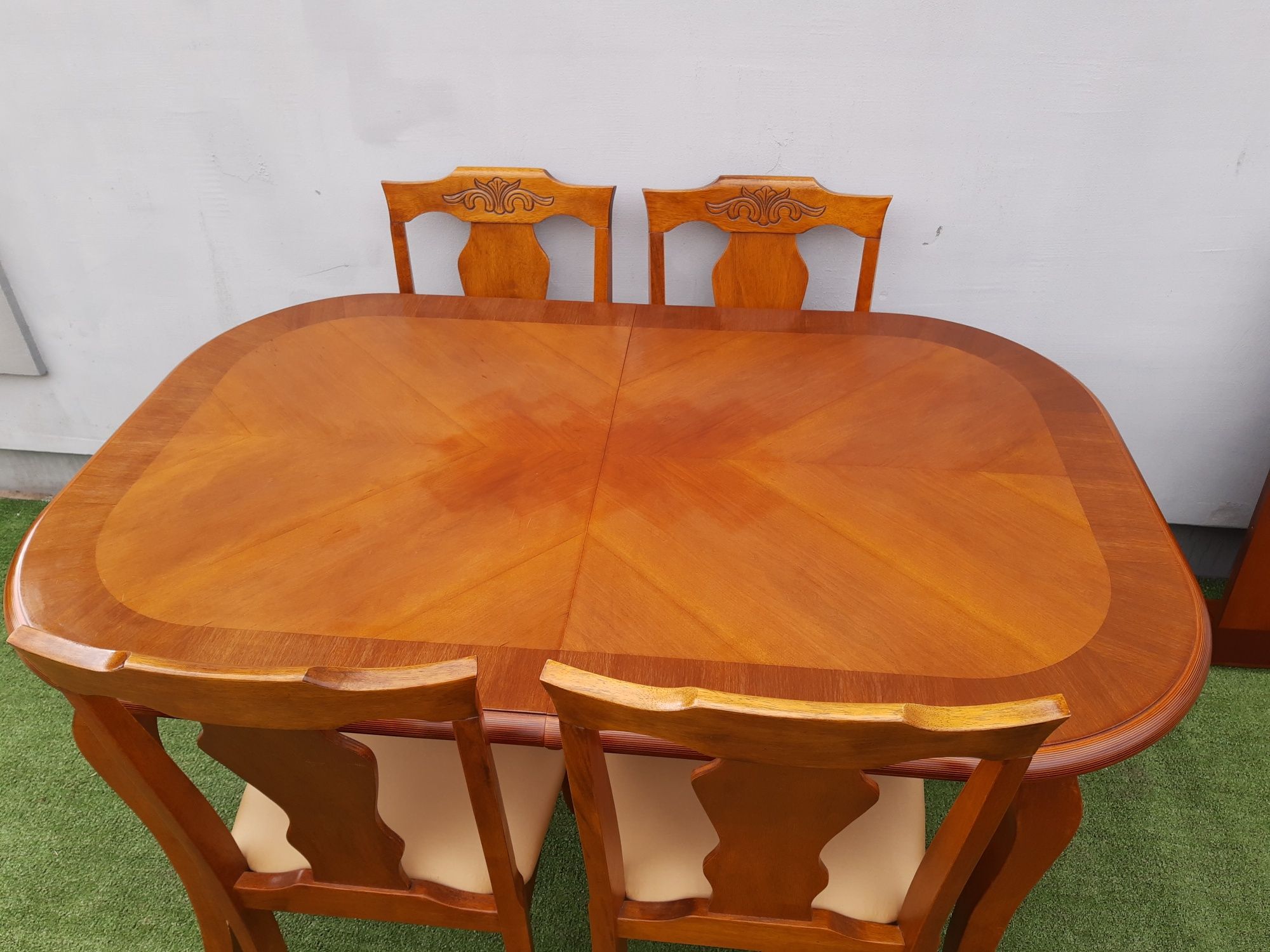 Stół rozkładany plus 4 krzesła komplet