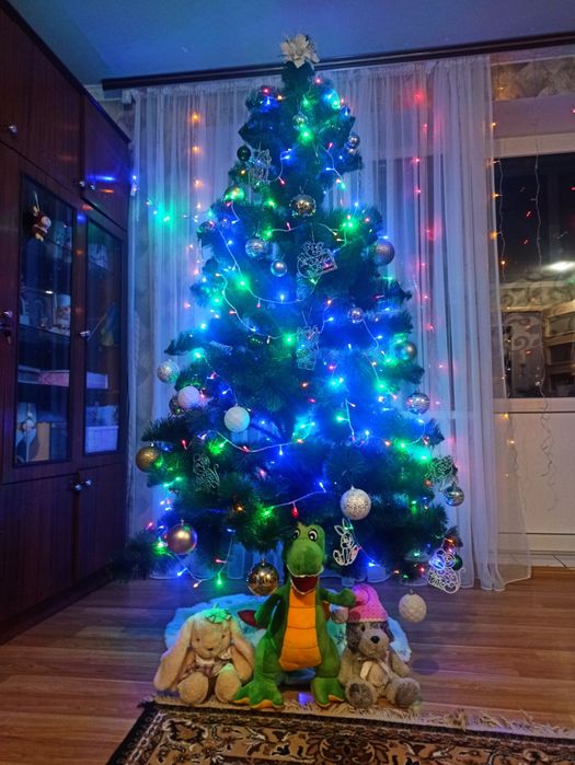 Продам ялинку штучну