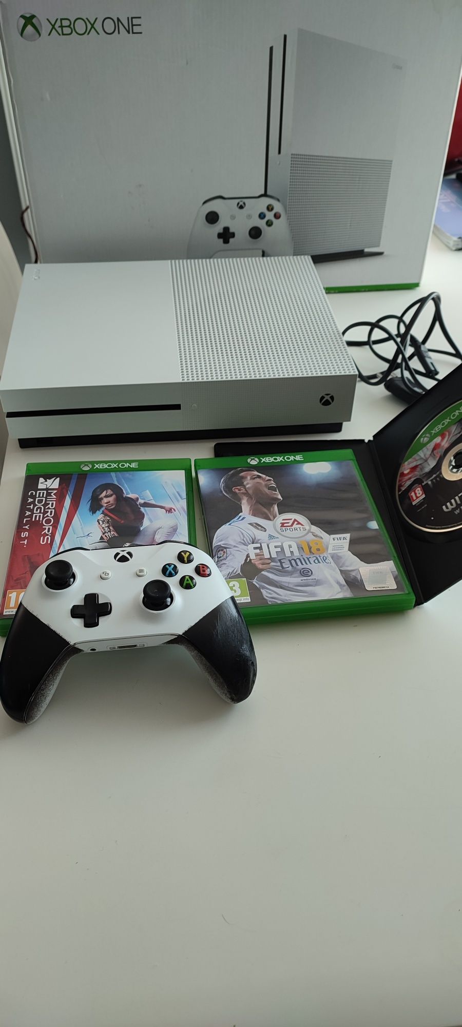 Konsola Xbox one S 500gb pad + 3gry