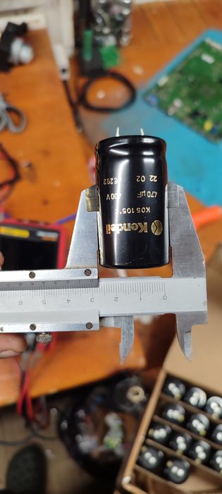 Конденсатор електролітичний Kendeil 680uF та  470uF 400v