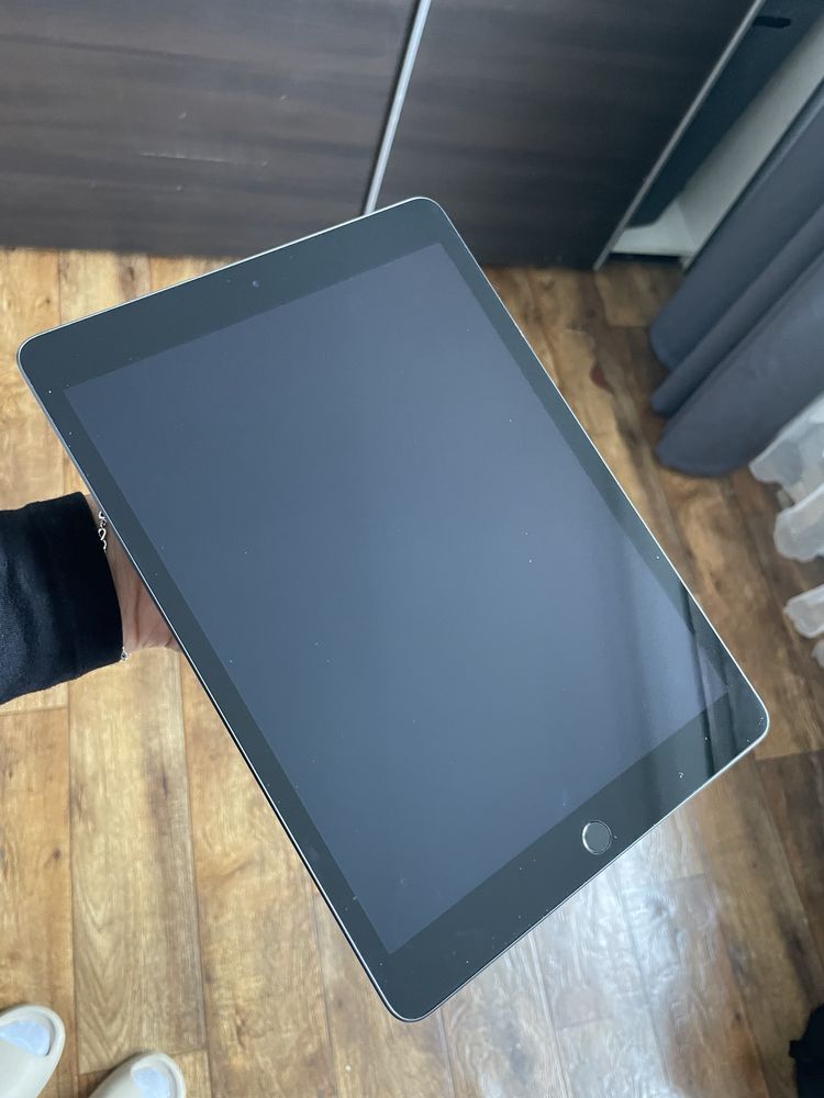 Ipad 9 gen 10,2’’ 256 GB + obudowa z klawiaturą + rysik BASEUS