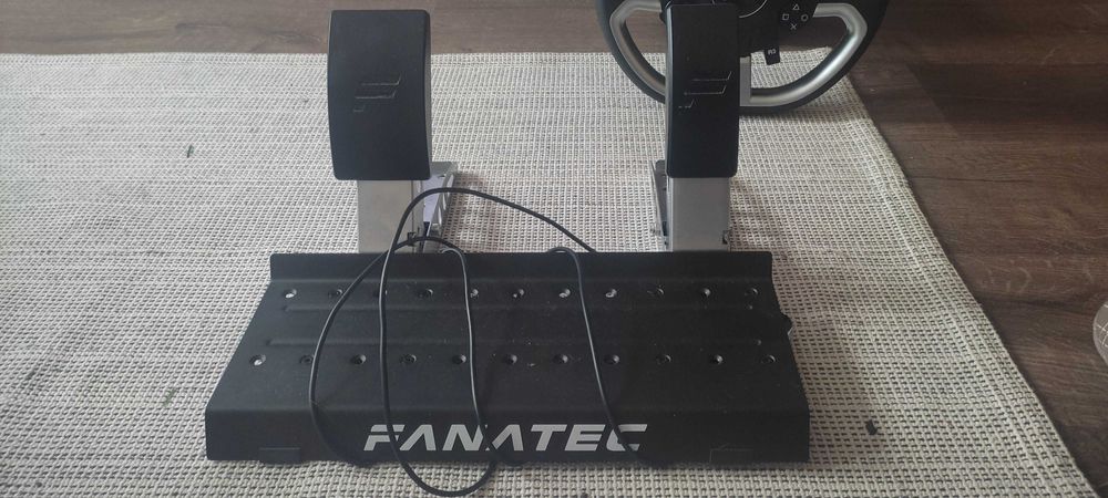 Fanatec DD Pro (5nm) (com pedais e volante)