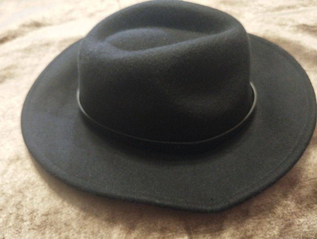 Продаю капелюх Massimo Dutti оригінал