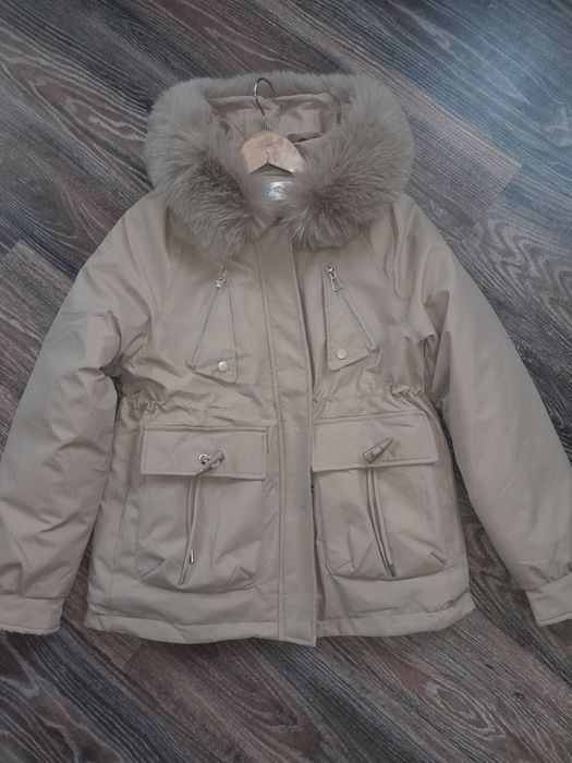 Зимова парка жіноча М,бєж з хутром Нова