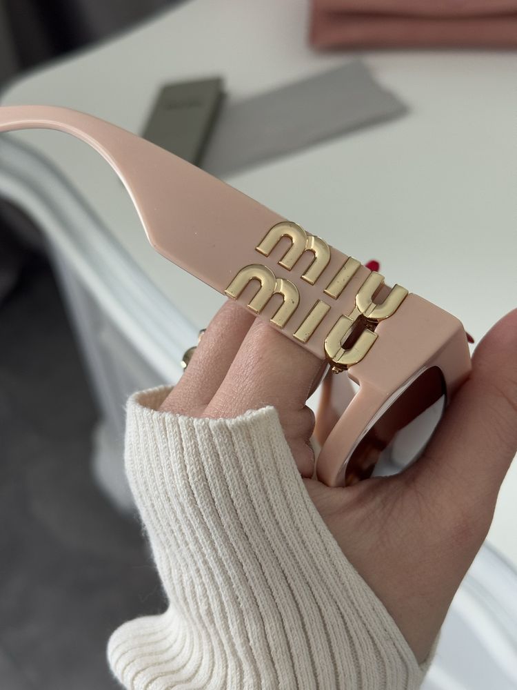 Солнцезащитные очки miu miu