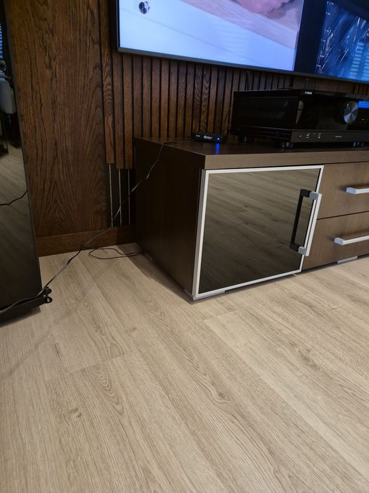 Szafka rtv orzech + czarne szyby