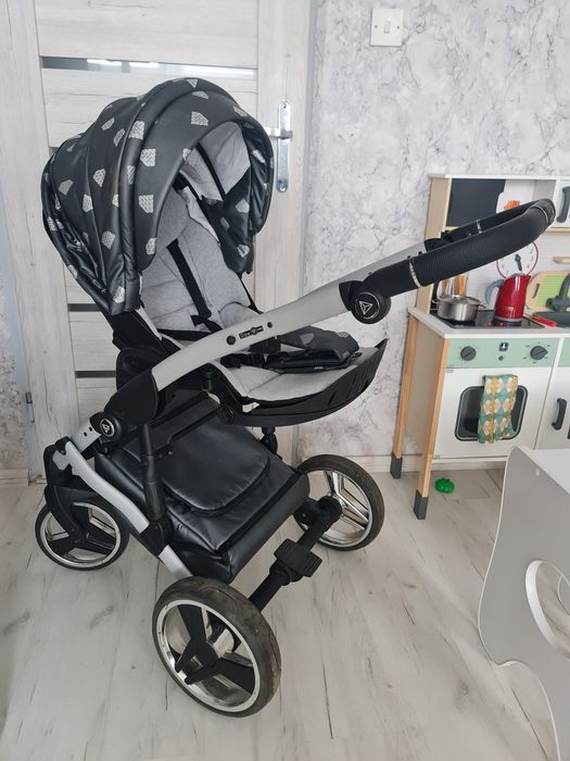Wózek spacerowy plus gondola Junama diamond silver
