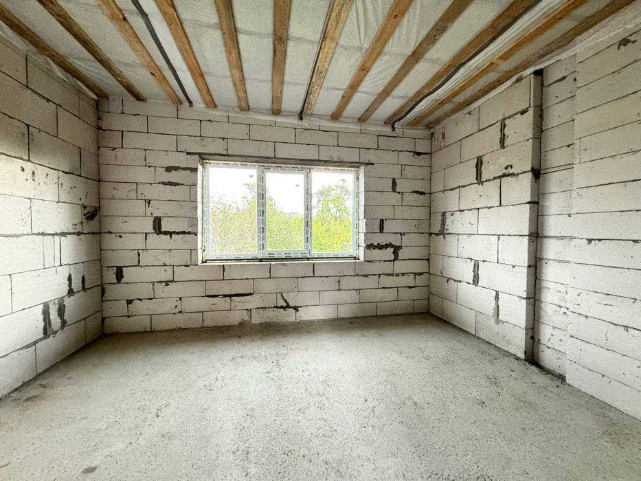 Продаж таунхаусу з підвалом у м.Вишневе, без ремонту