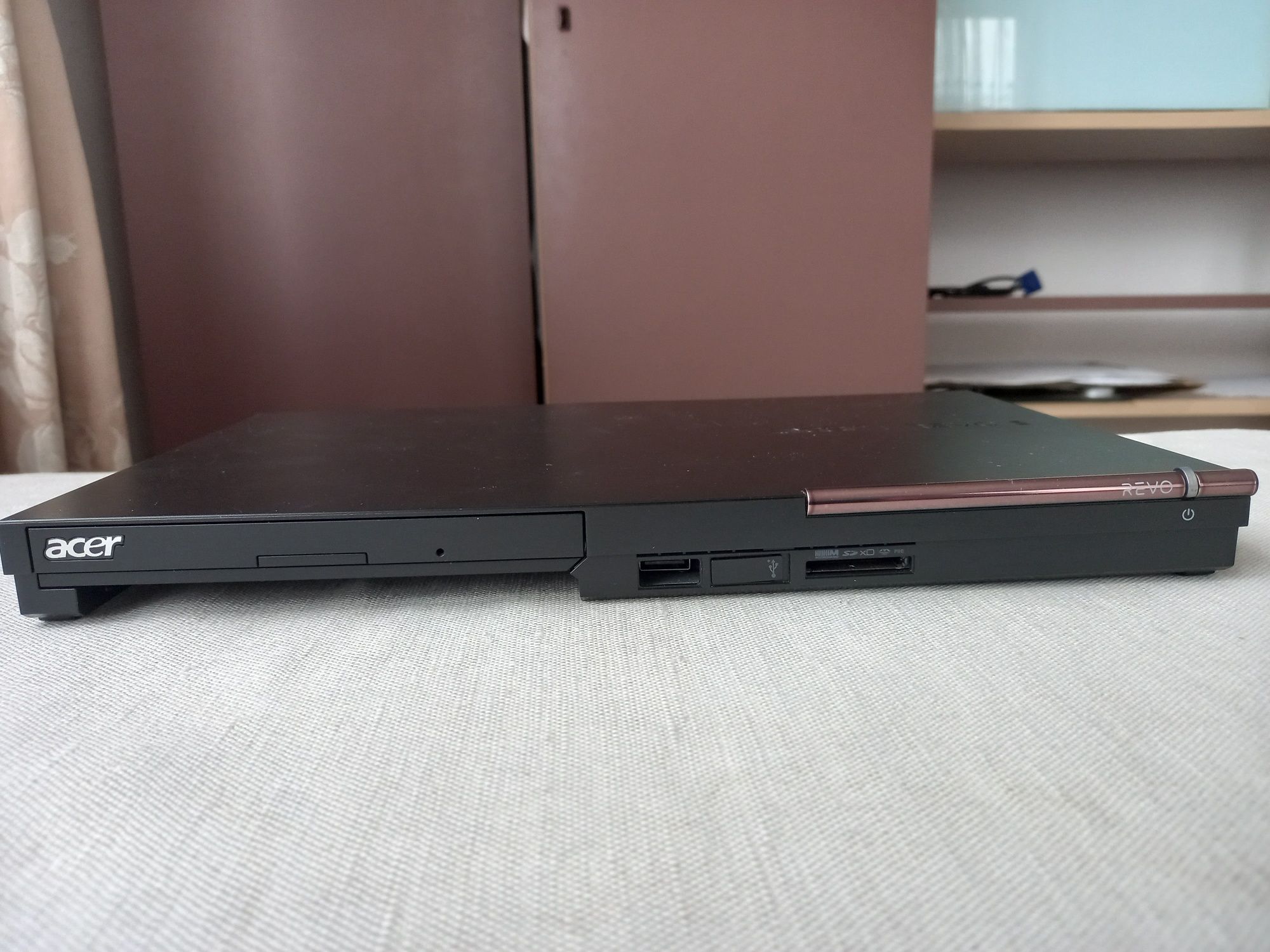 Mini komputer Acer Revo RL100