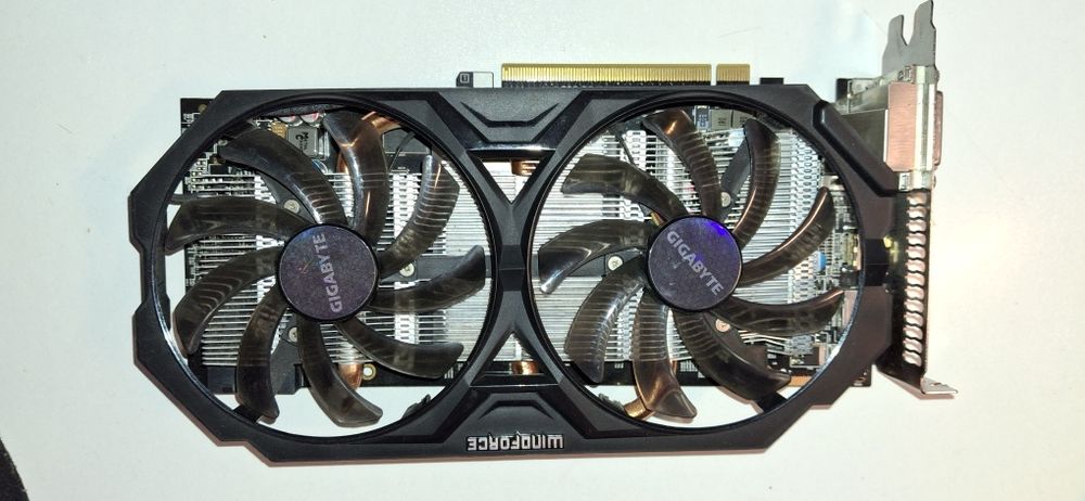 GIGABYTE R9 270 WindForce OC 2GB PCI Express 3.0 HDMI DVI DP