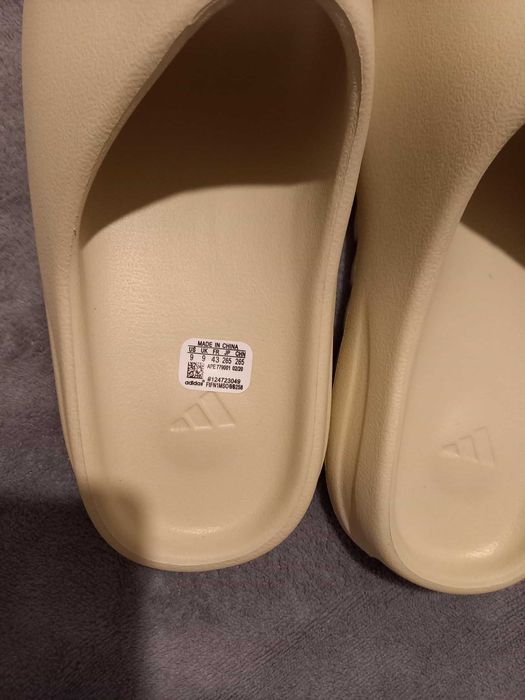 Klapki YEEZY slide BONE