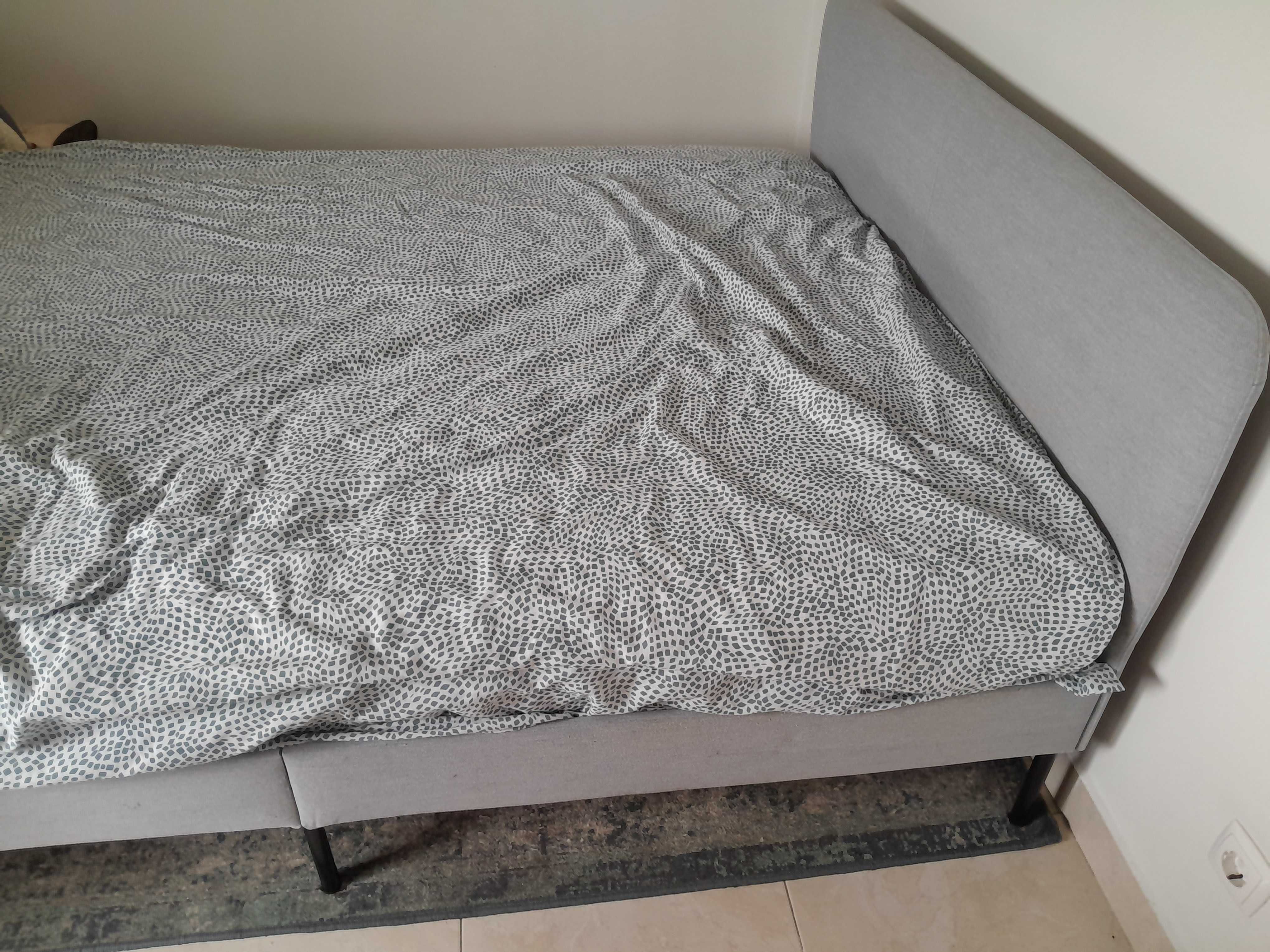 Cama com estrado do IKEA