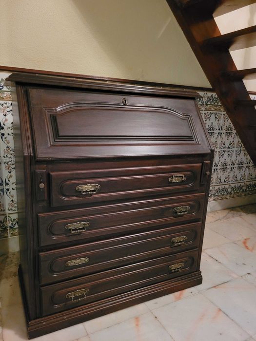 Comoda / aparador antigo em boas condições