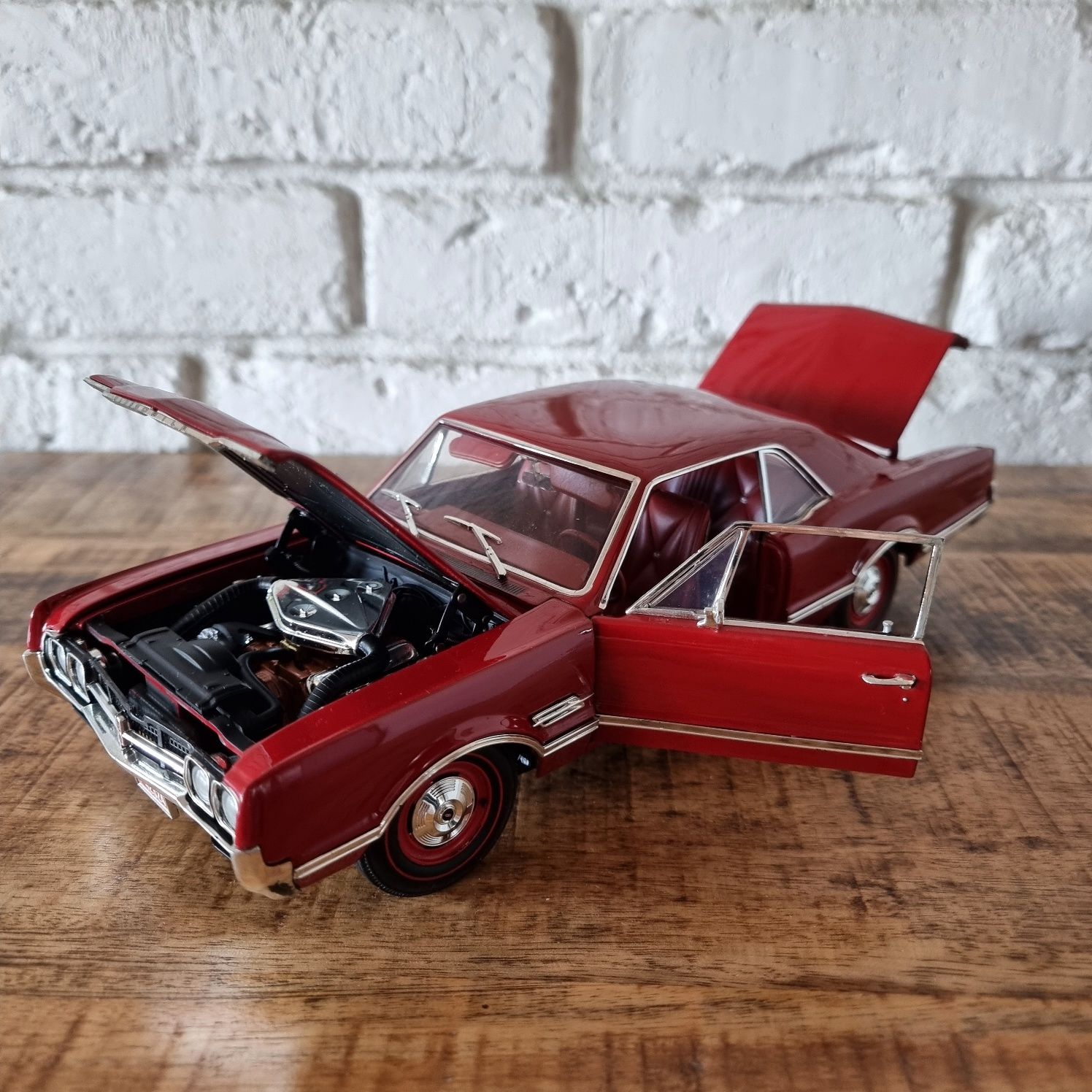 Oldsmobile 4-4-2 66 Highway 61 1:18