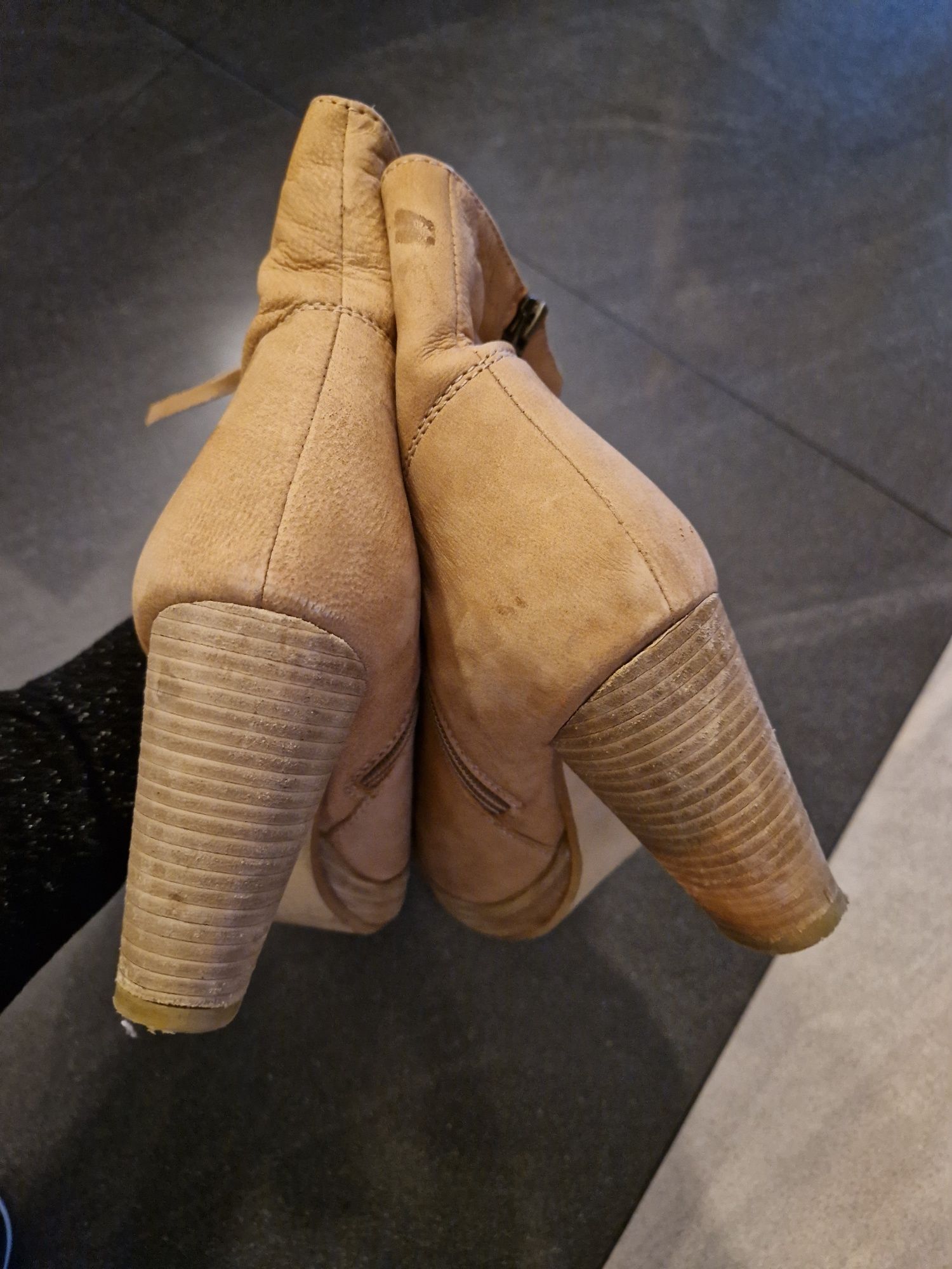 Buty botki reserved raz ubrane 37