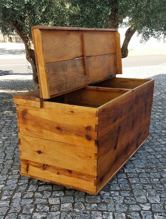 Antigo e Grande Arcão dos Cereais Emalhetado, caprichos. RESTAURADO!