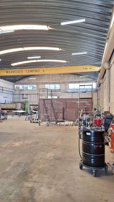 Nave industrial com ponte rolante de 5 TON + lote contíguo livre