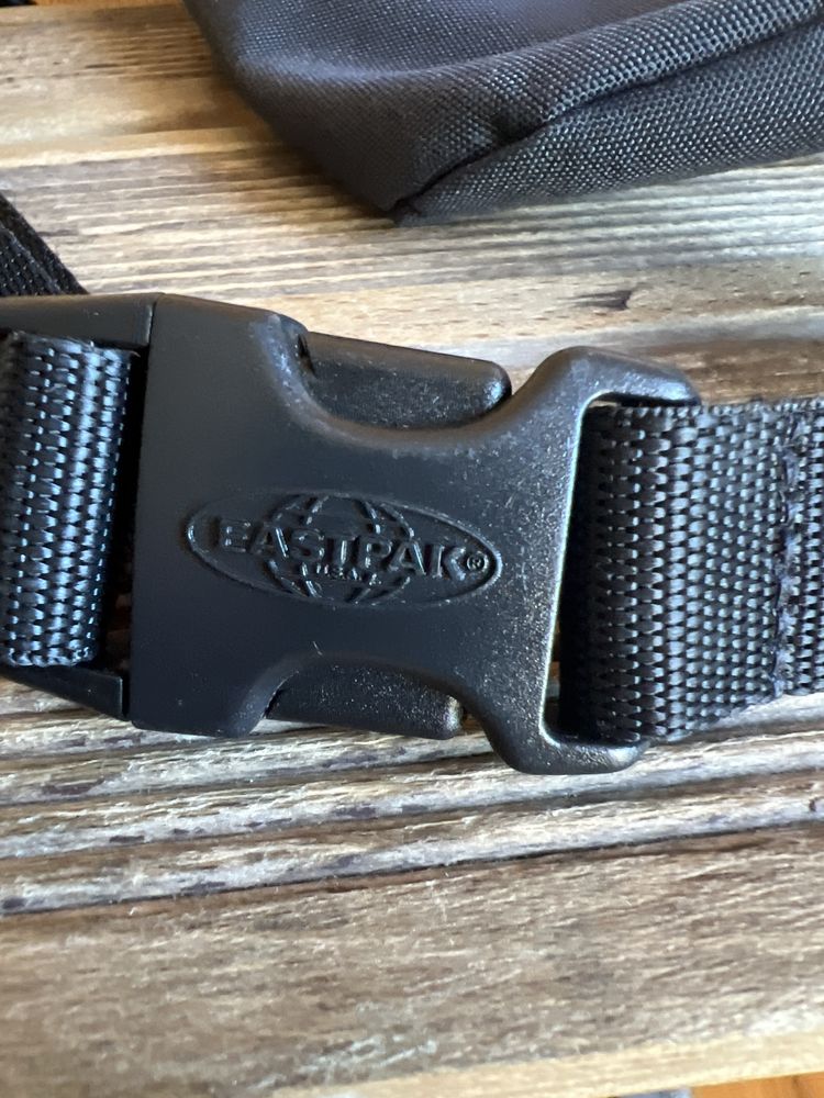 Sprzedam saszetkę, nerkę firmy EASTPAK (USA) kolor niebieski.