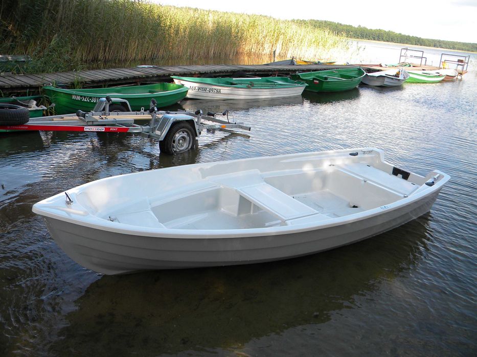 łódka wędkarska dł. 390 cm z silnikiem i przyczepą podłodziową