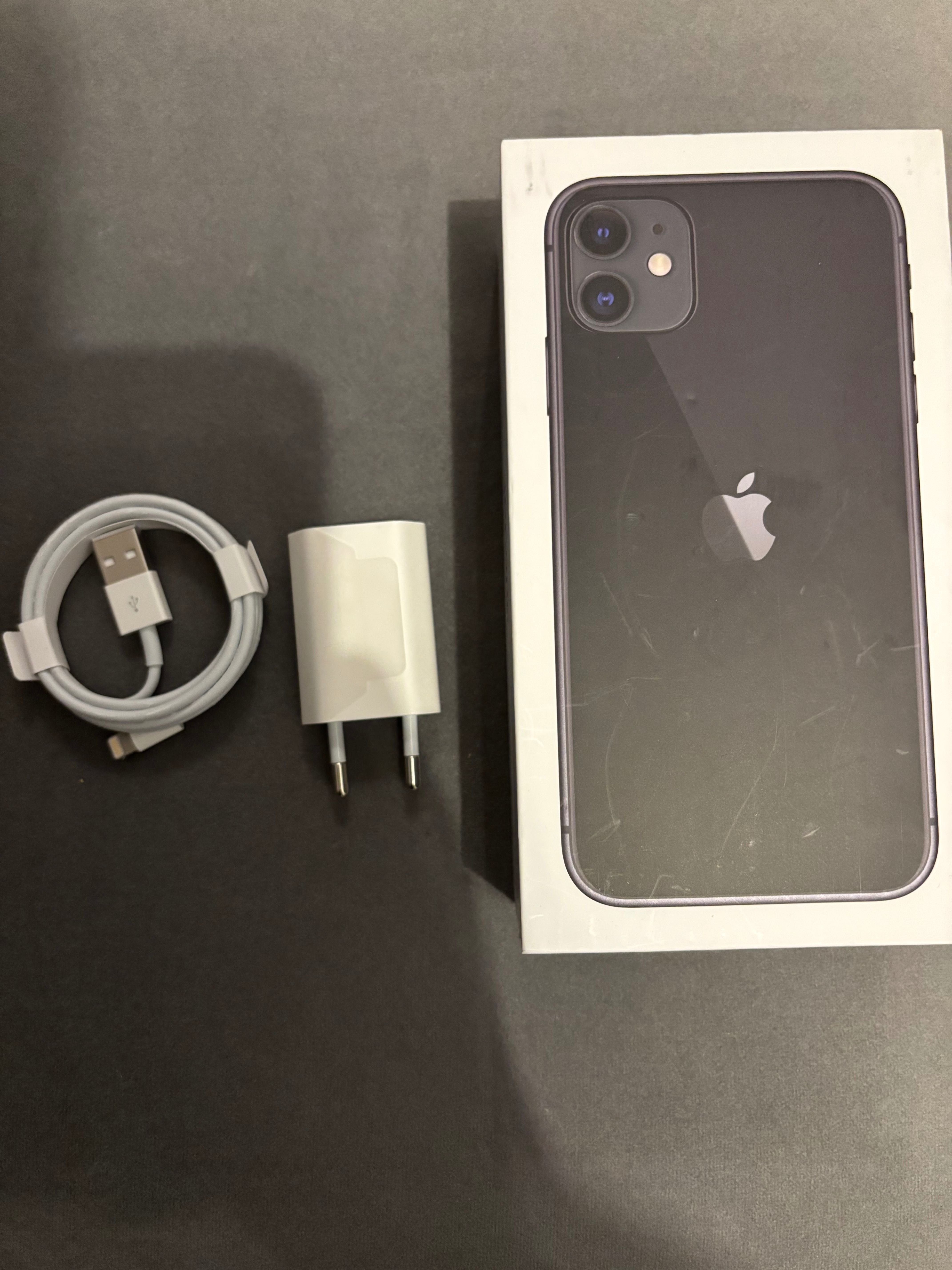 Sprzedam iPhone 11 64 GB – Bardzo Dobry Stan, Pełen Zestaw