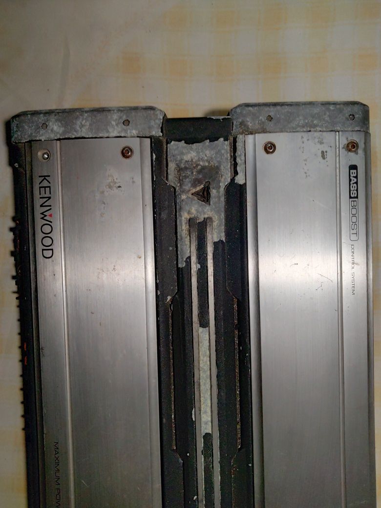 Amplificador auto Kenwood