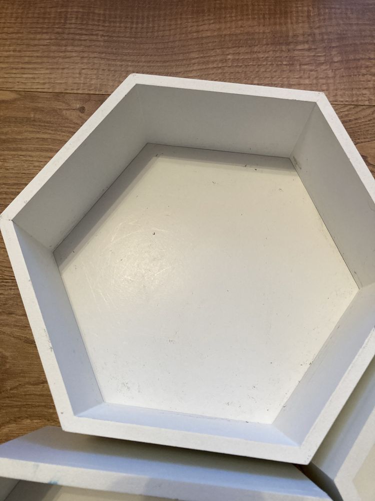 Zestaw 3 półek drewnianych plaster miodu biała półka