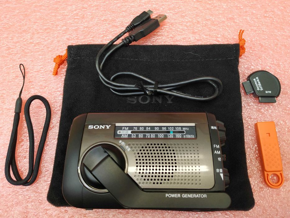 radio SONY ICF-B99 na korbkę z ogniwem słonecznym