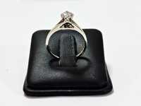 Elegancki pierścionek z brylantem białe złoto 585