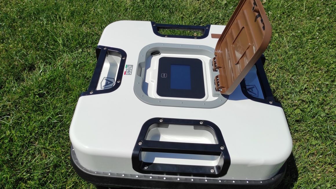 Kosiarka Automatyczna Ambrogio QUAD 4x4  do 3500m2 robot koszący