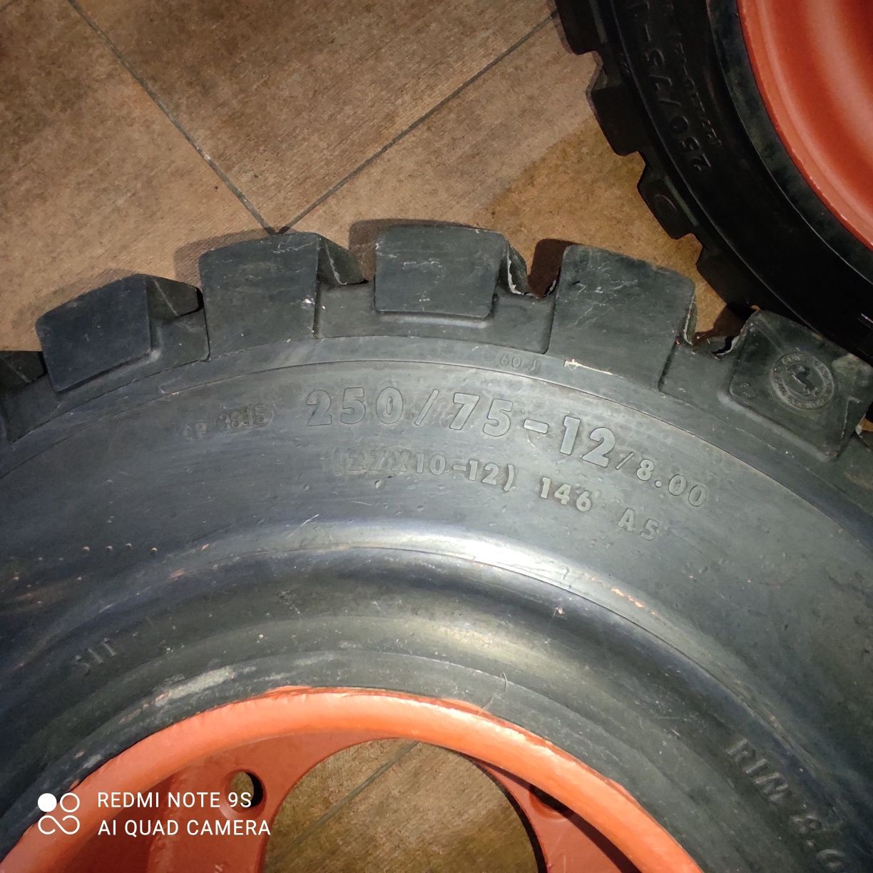 Opony 27x10-12  wózek widłowy  koła szerokie pełne CENA  1 SZTUKĘ