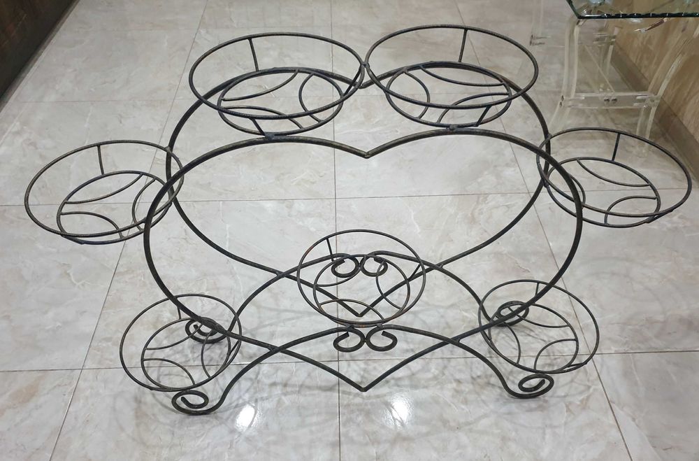 Подставка для цветов железная