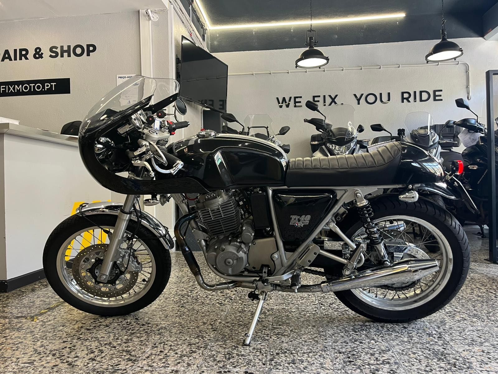 Mash TT 40 (XY 400A) Nacked 400 cc Café Racer de rara Beleza Carta A2