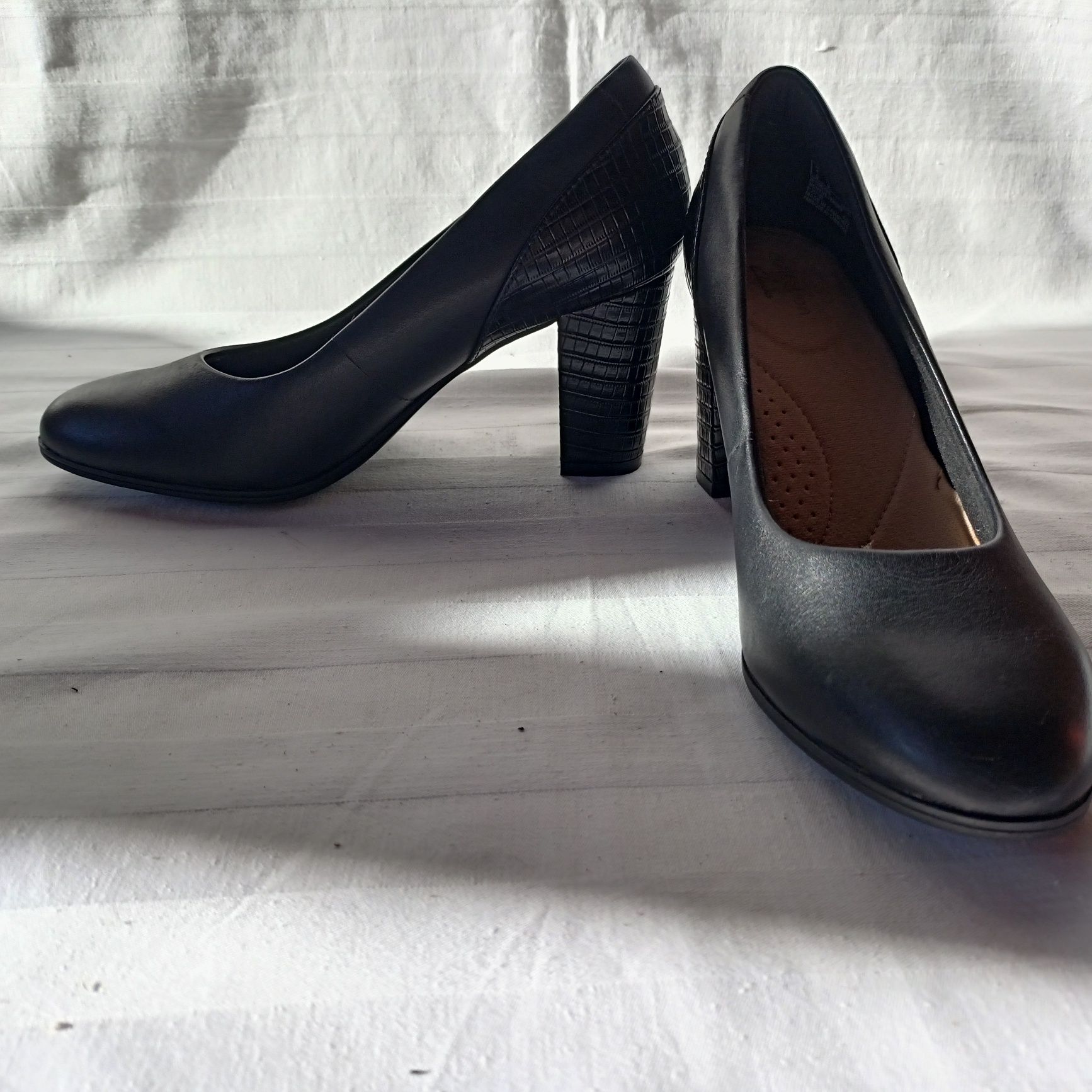 Clarks roz. 37 / UK 4 D / - dł. wkł. 23,5 cm - skóra - super stan