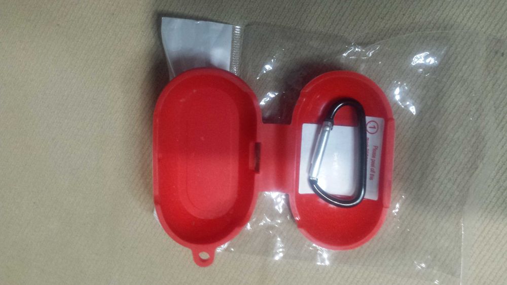 Чехлы для наушников, кейсов...