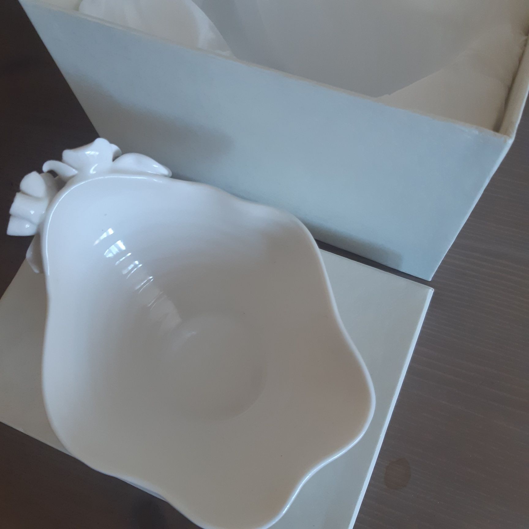 Biała porcelanowa miska z kwiatami 3d Henriette  10x17cm nowe z opakow