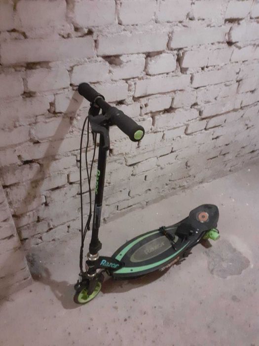 Hulajnoga elektryczna dla dzieci - RAZOR Power Core E90