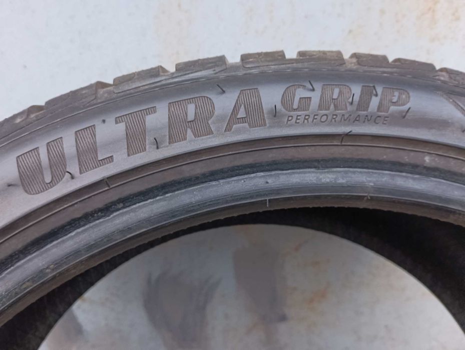 Шины зимние Goodyear 225/40R18 92V. 3 шт.