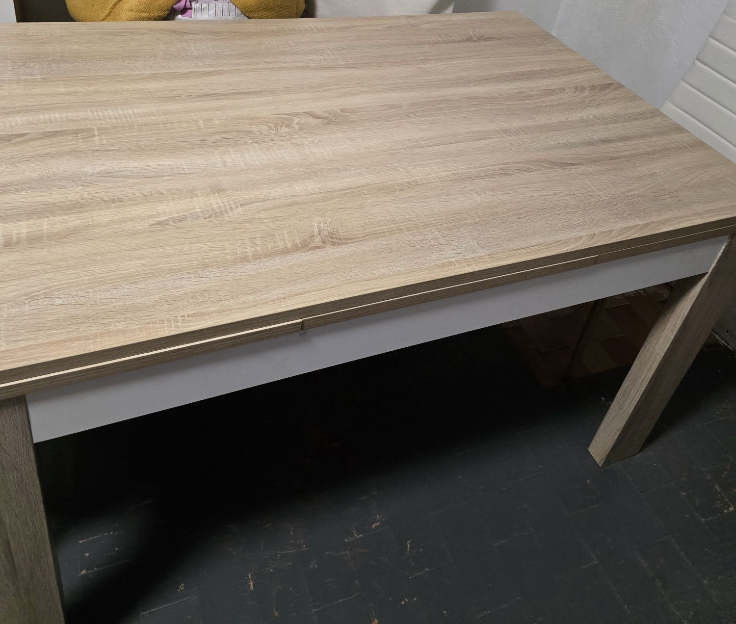 Mesa de jantar e cadeiras