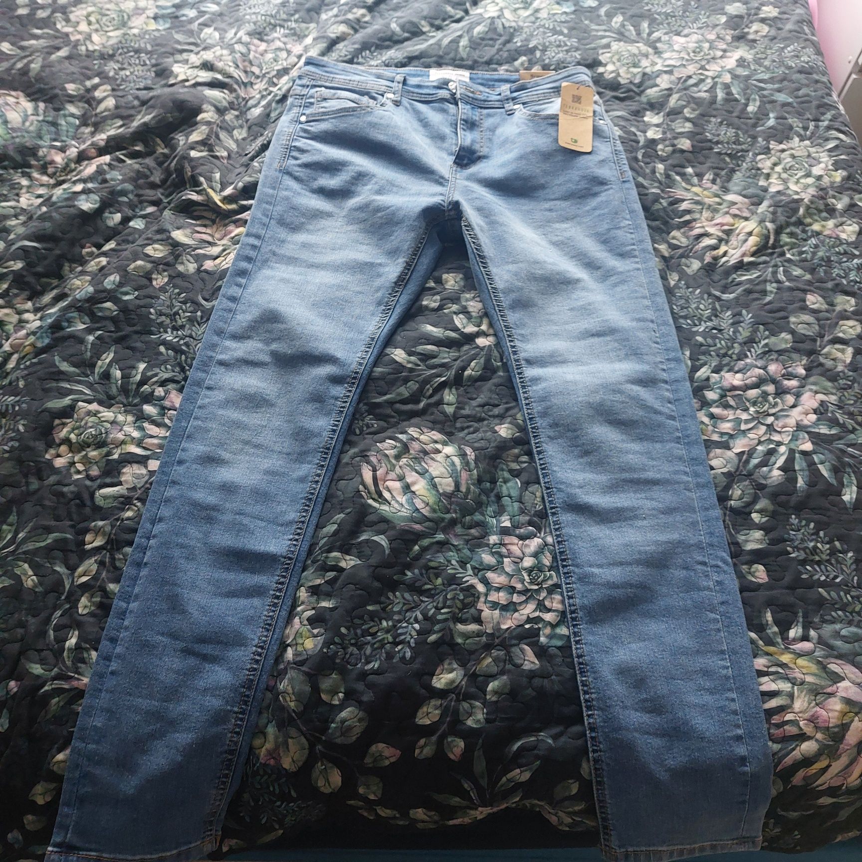 Spodnie Jeansowe marki Terranova nowe z metkami