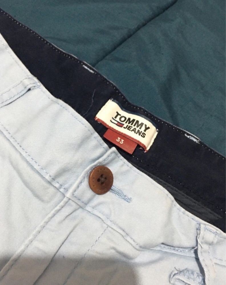 Calções azul-bebé da Tommy Jeans