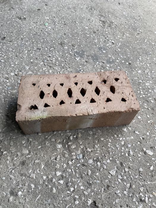 Cegła kinkierowa kratówka