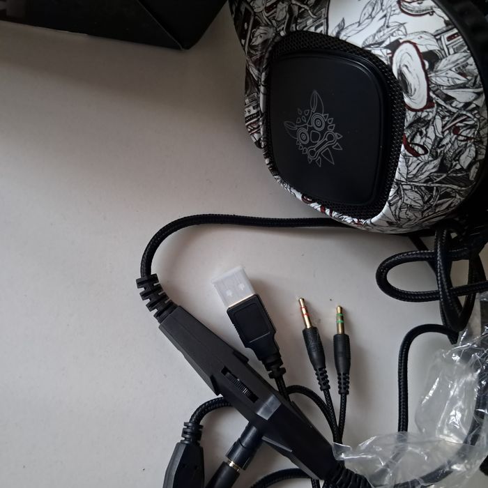 Słuchawki z mikrofonem , podświetlene