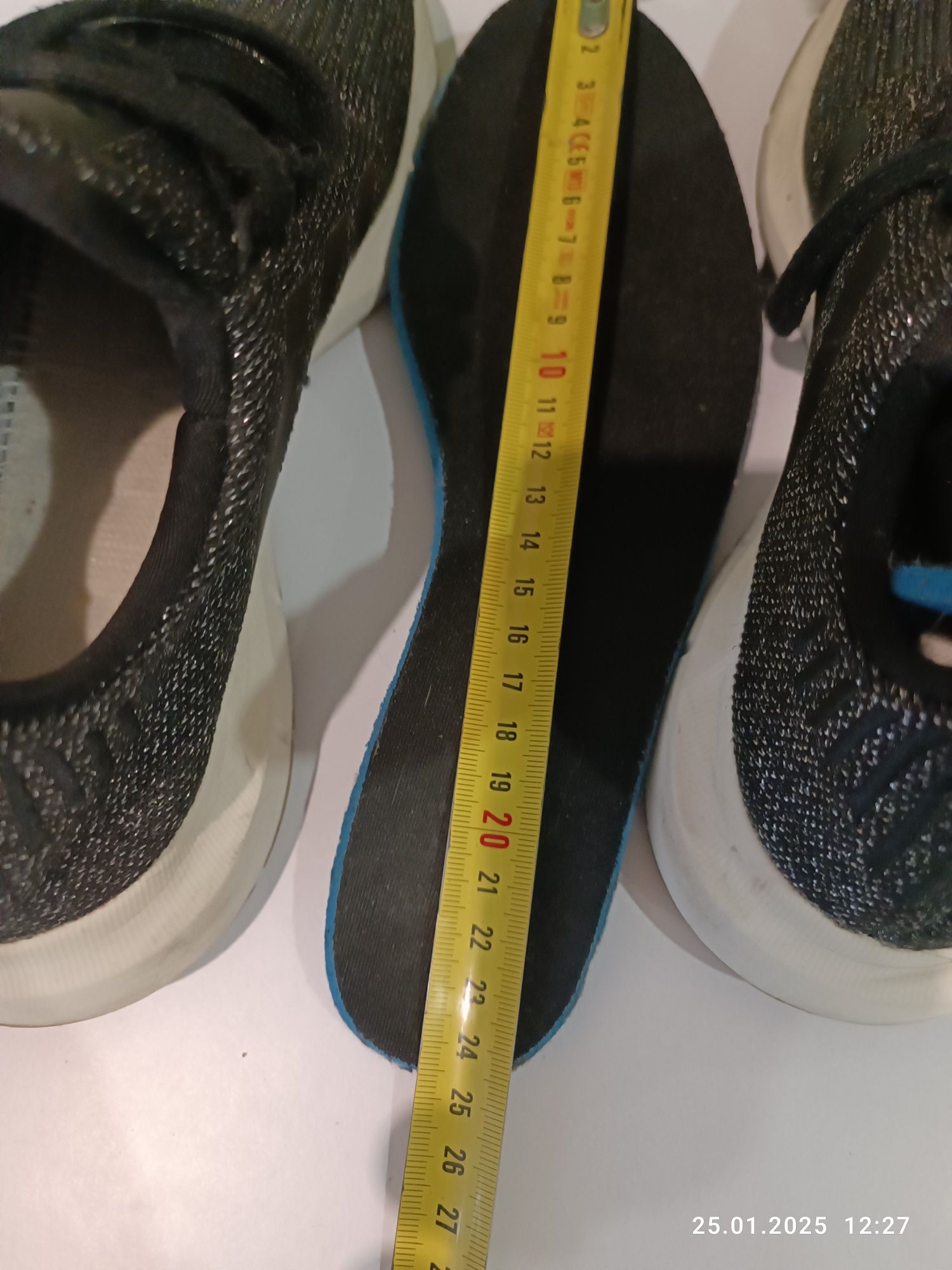 Продам кросівки Adidas