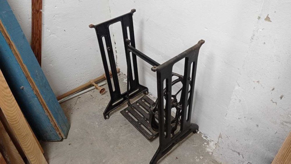 Станина швейної машинки.